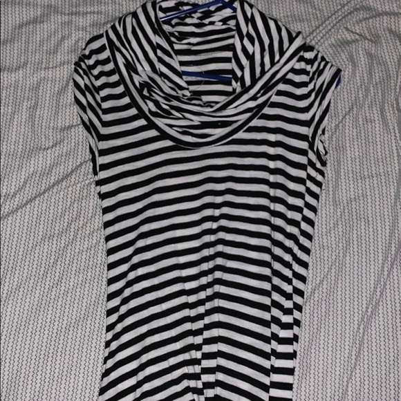 Black and white tank top - Picture 1 of 1